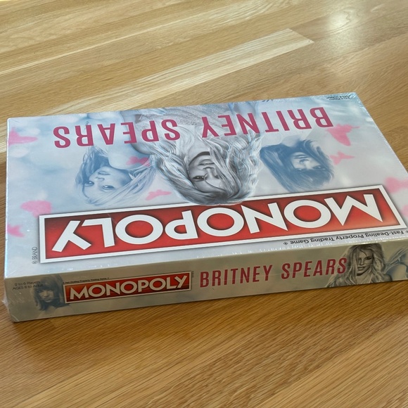 Monopoly BRITNEY SPEARS Board Game 2022 Collector's Edition - New / Sealed - Picture 8 of 8